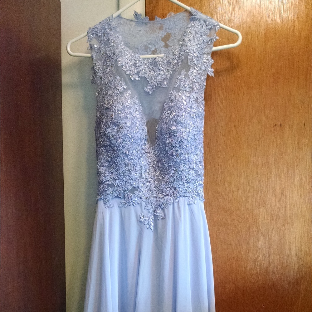 PROM/BALL GOWN - Picture 2 of 4